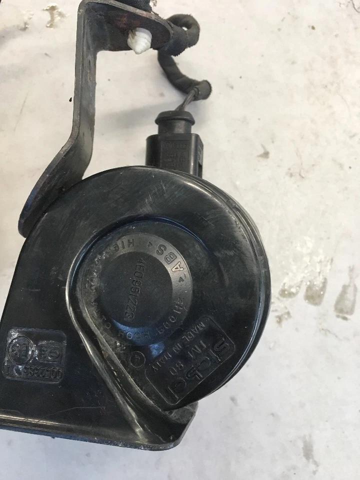 2004-2006 Audi A8 гудок сирена пара слева справа высокий низкий тон 4E0951223 4E0951221 - Изображение 3 из 4