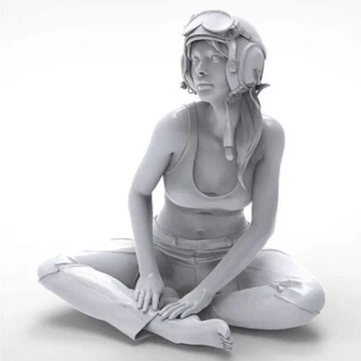 1/35 Resin Model Kit Modern Beautiful Girl Unpainted
