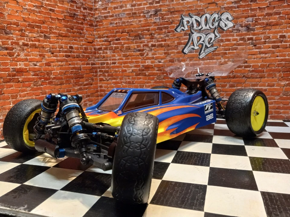 TEAM ASSOCIATED B74.1D 4WD ROLLER W/CUSTOM PAINTED BODY - Image 4 of 4