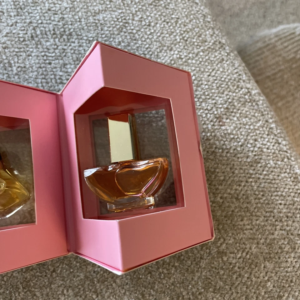 OSCAR DE LA RENTA PERFUME MINI SET ROSAMOR VOLUPTE RUFFLES 0.13 oz 4 ml New - Image 4 of 4