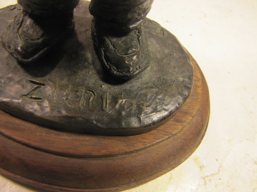 portacandele donna Tuni bronzo vintage, etichettato Tuni firmato Gregg su base legno - Foto 9 di 10