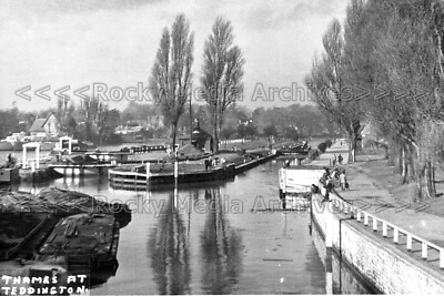 qml-84 The Thames at Teddington, London. Foto