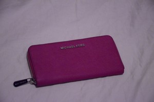 michael kors wallet fuchsia