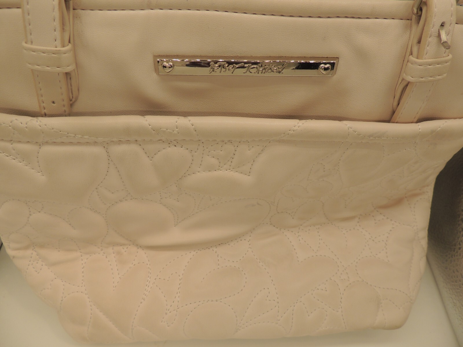 designer BETSEY JOHNSON WHITE be mine xo PURSE QU… - image 7