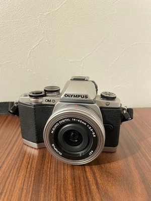 [Good condition/new purchase] OLYMPUS OM-D E-M10 lens kit