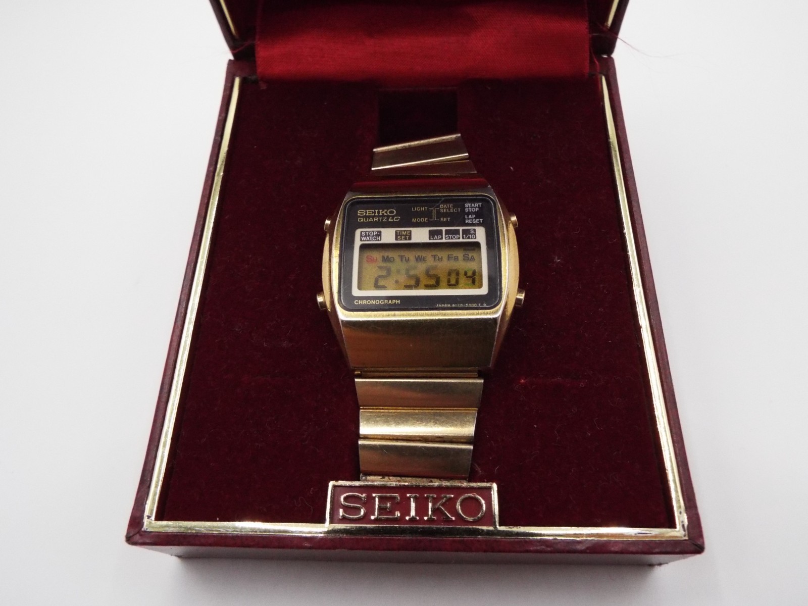 DIGITAL RETRO VINTAGE A128-5000. / LCD GENTS SEIKO WATCH. - vintagewatches.pk