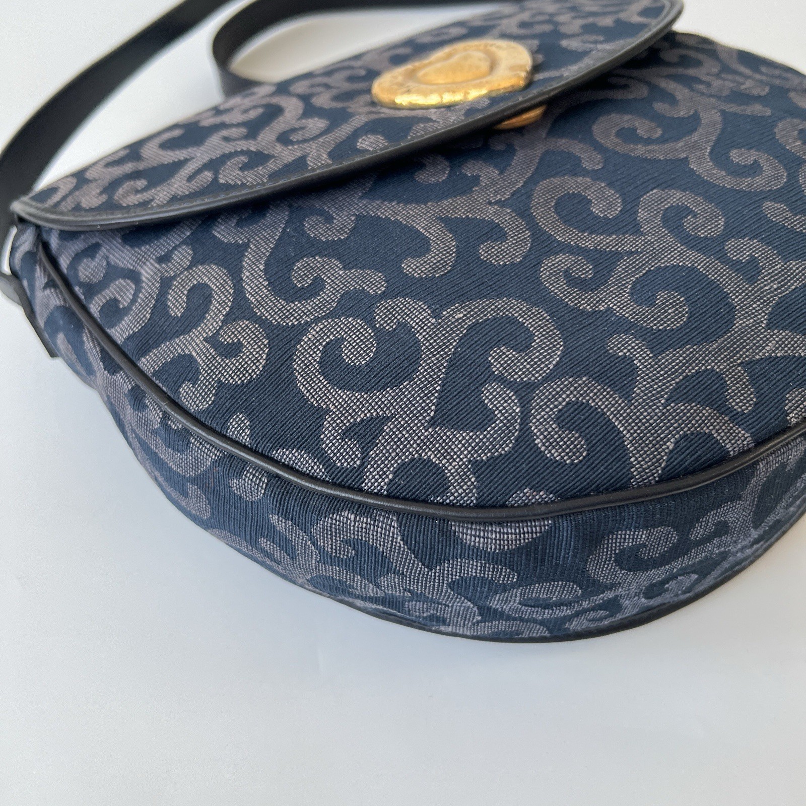 Borsa da sella Yves Saint Laurent vintage logo cuore con motivo barocco