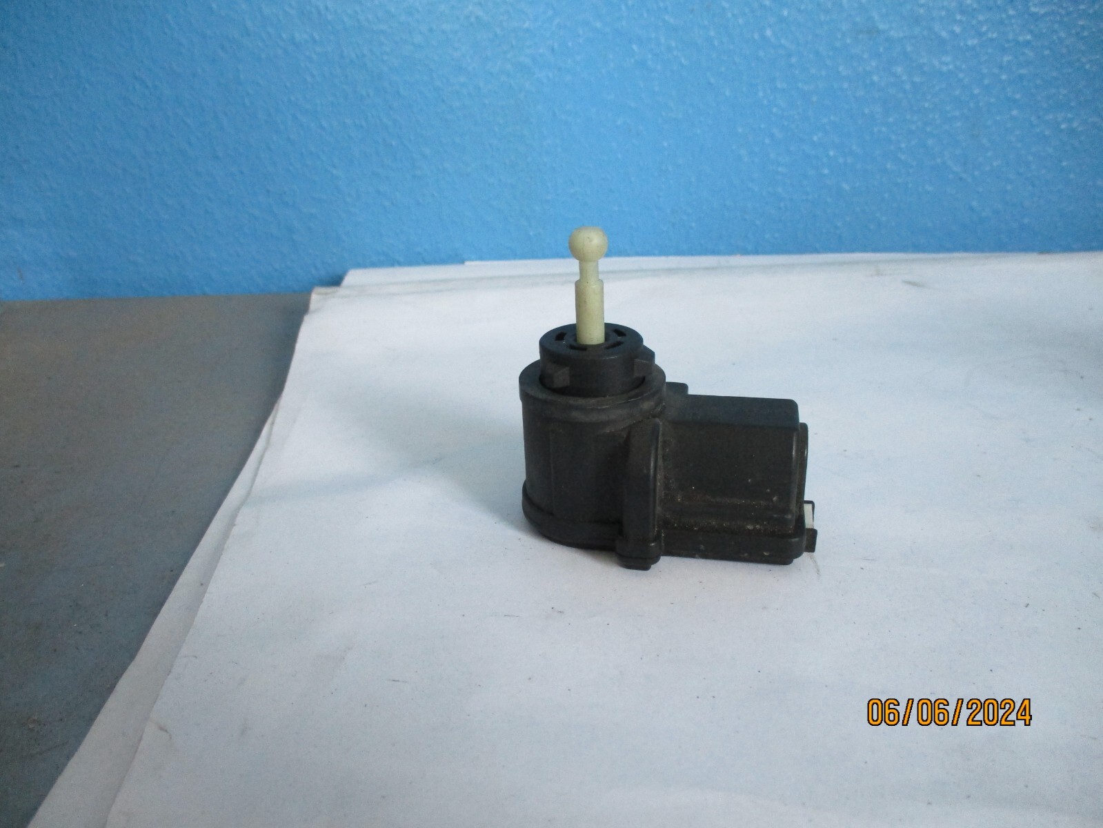 Picture 1 of 4