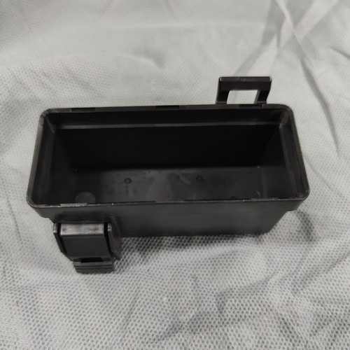 Infiniti G37 2008-2013 caja de relé de fusibles tapa H OEM - Imagen 6 de 6