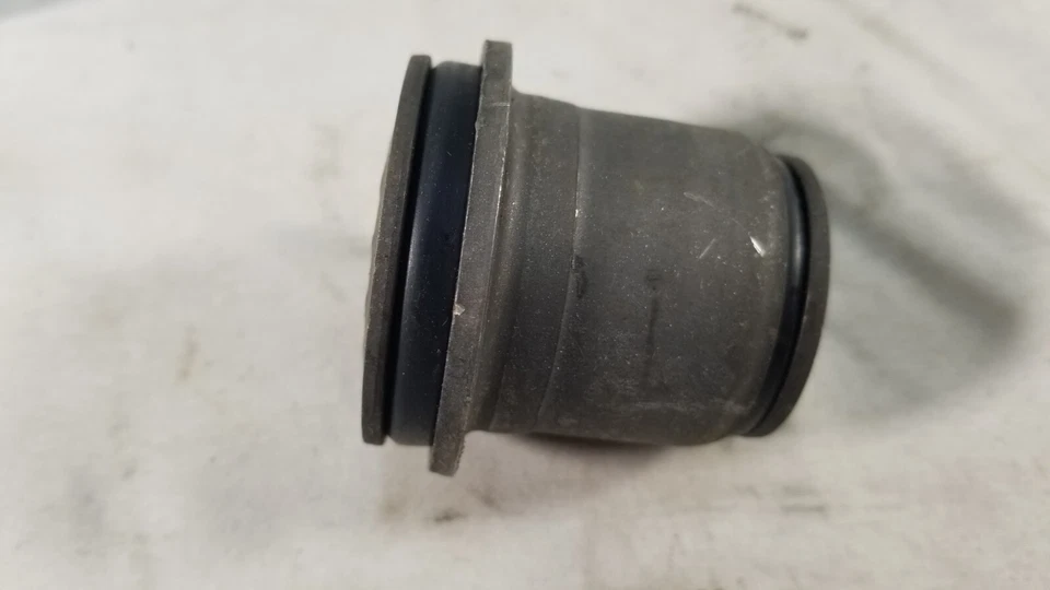 Buje brazo de control superior suspensión GM 1989-2005 C/K 1500 2500 15607586 nuevo Foto 2 de 4