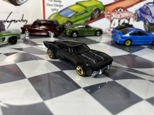 Hot Wheels Batmobile Batman Custom 5SP Gold Wheels - Picture 2 of 4