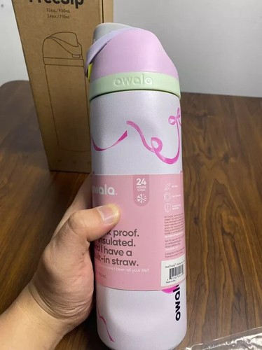 Owala Tied And True Pink Bows 24 Oz Freesip UO Exclusive Urban Outfitters - Picture 2 of 4