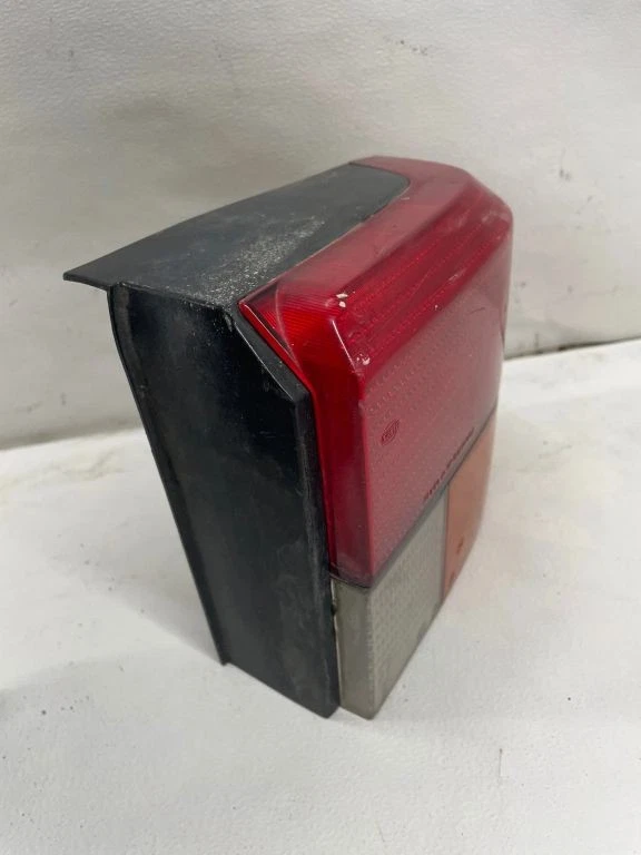 Piloto trasero derecho Volkswagen Multivan T4 1995 701945257 DTS3985 Foto 2 de 4