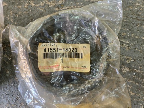 Toyota JZA80 Supra 93-98 Genuine Right & Left Rear Differential Mount Cushion - Picture 3 of 4