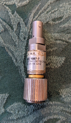 Zero bias Schottky detector Frequency .01-18 GHZ