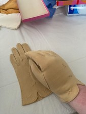 Rare Vintage Tan Gloves With Embroidered Bows