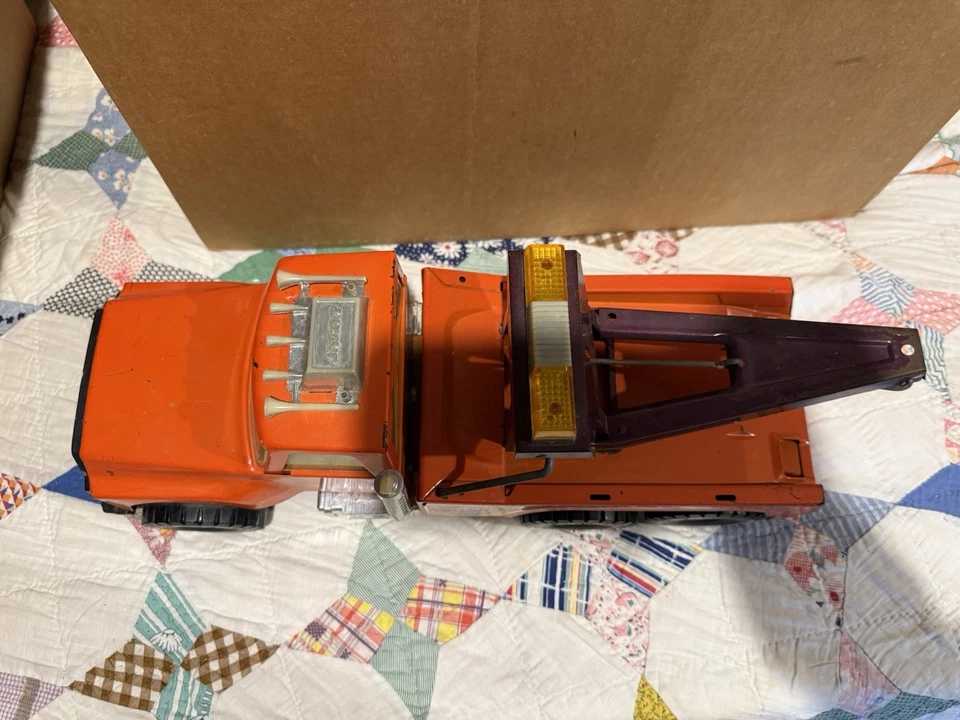 Camión grúa Ford Big Pumpkin naranja vintage Nylint acero prensado 16". Foto 2 de 4