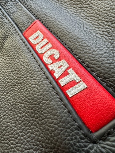 Dainese Ducati Company Men’s Leather Motorcycle Pants Tagged Euro 52. NWT - Afbeelding 4 van 21