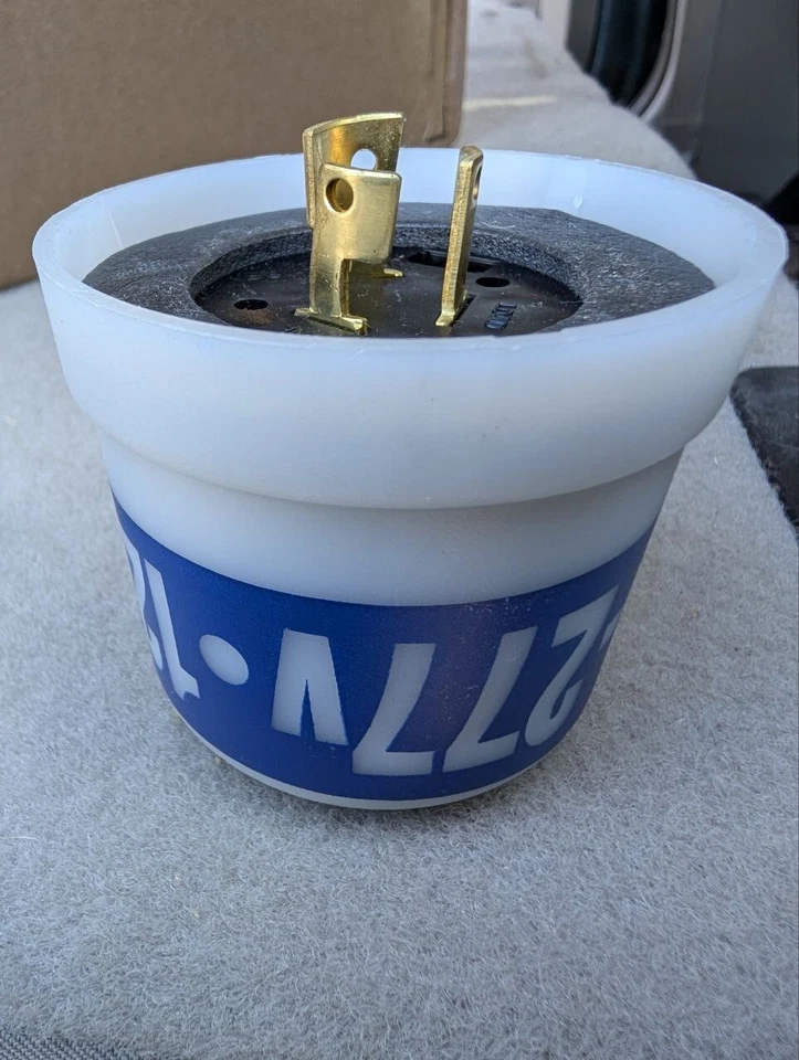 Lot of 12 pieces Intermatic LC4536LA Locking Type Thermal Photo Control 120-277V - Image 2 of 3