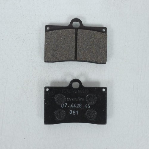Brembo P24072 Plaquettes De Frein Avant Ensemble De 4 - Compatible Ford Fiesta VI Et Autres