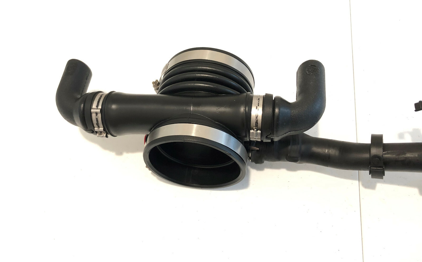 06 MASERATI QUATTROPORTE M139 AIR INTAKE DUCT BOOT w/ HOSE USED
