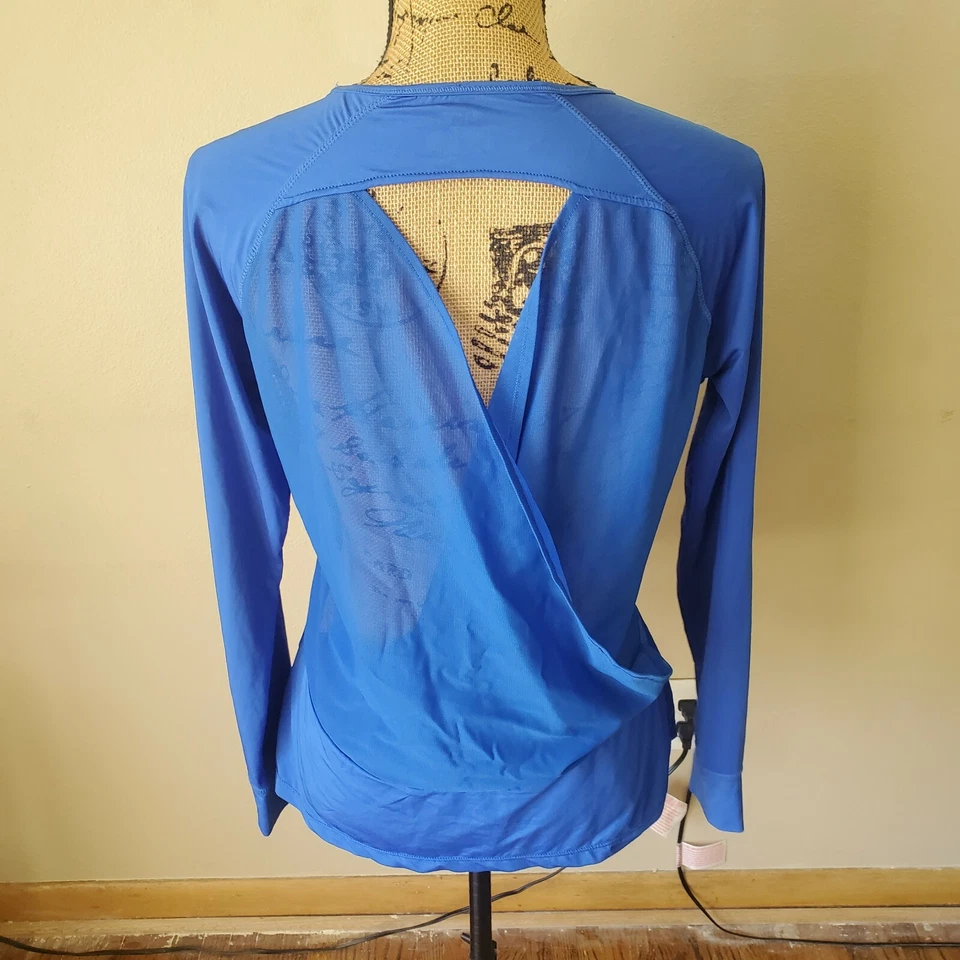 Женский спортивный топ Fila синий с искусственным запахом с открытой спиной для тренировок с длинным рукавом размер Small - Изображение 2 из 4