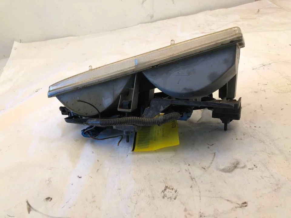 Conjunto de faros delanteros Chevy Tahoe 1995-2000 lado derecho del pasajero Foto 3 de 4