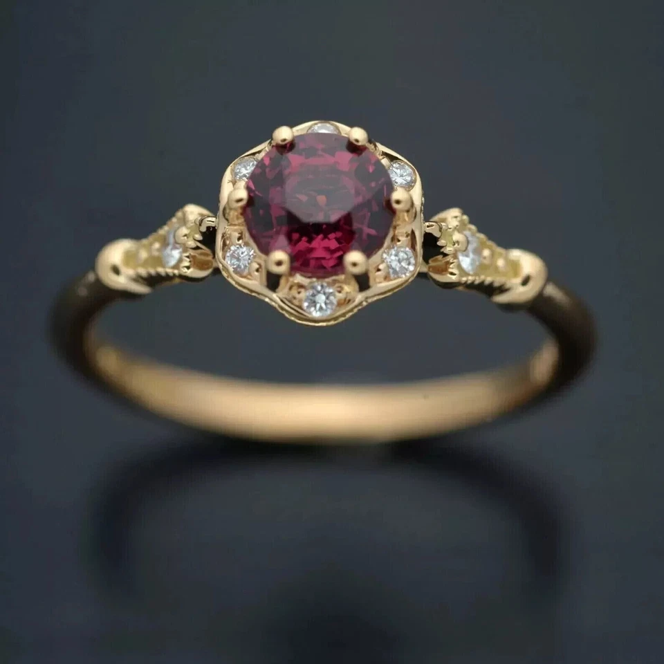 Помолвочное женское кольцо круглой огранки с имитацией красного рубина покрытие желтым золотом 14 карат 2 карата - Изображение 4 из 4
