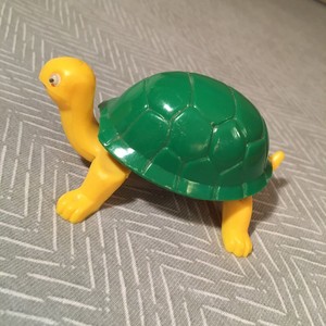 wind up turtle toy