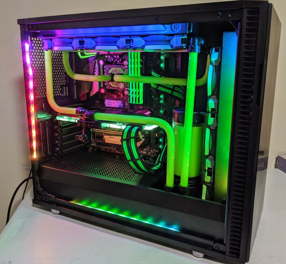 Custom Hardline Liquid Cooled Gaming PC - i7 9700k 5.20GHz Custom Hardline Liquid Cooled Gaming PC - i7 9700k 5.20GHz