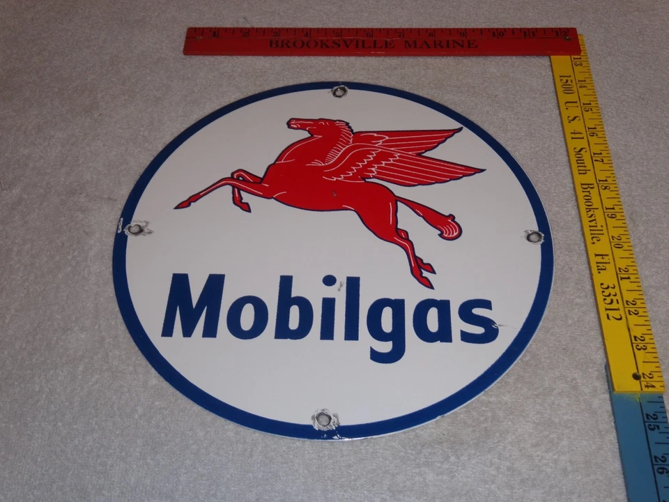 PLACA VINTAGE MOBIL MOBILGAS PEGASUS HORSE 11 1/2" PORCELANA METAL GASOLINA E ÓLEO - Imagem 2 de 4