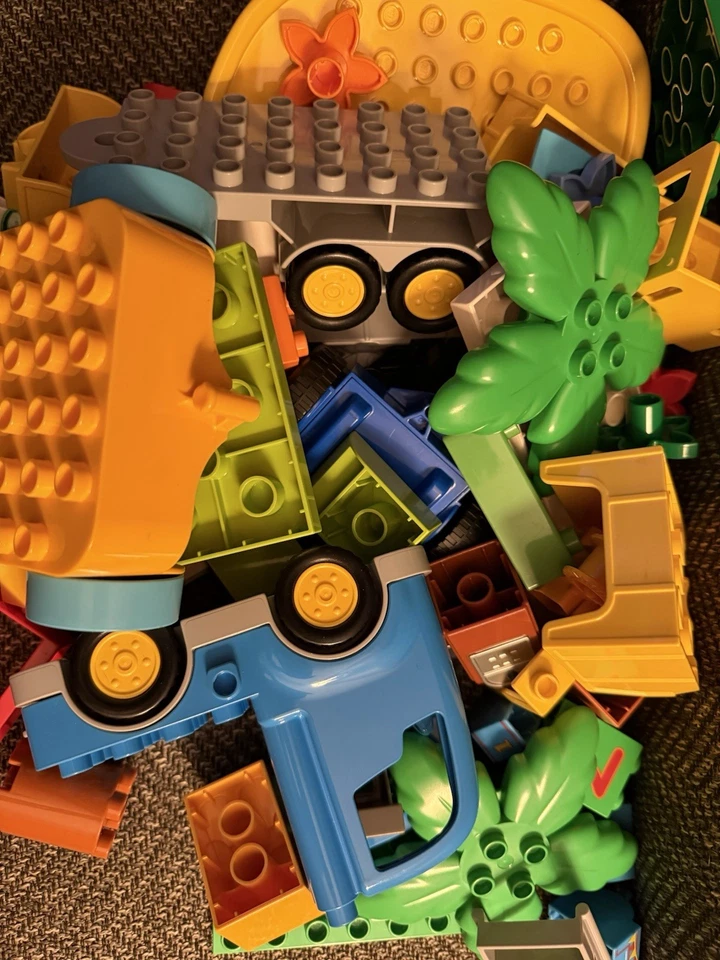 Lot Of  2.5 Pounds Random Lego Duplo - Image 2 of 3
