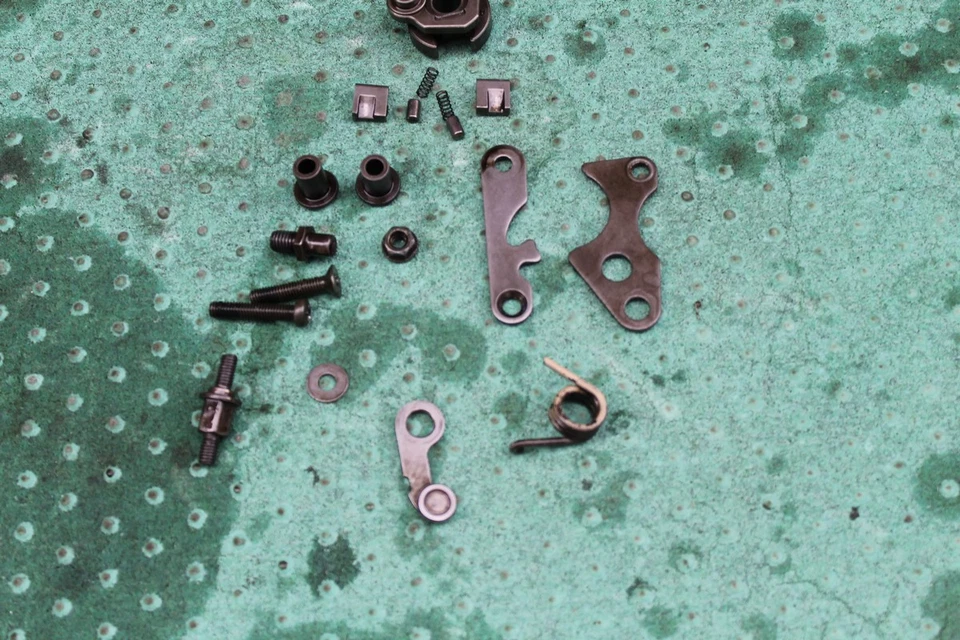 16868 Suzuki GSXR600 W SRAD 1998 caja de cambios selector de engranajes tambor y trinquetes de resorte Foto 2 de 4