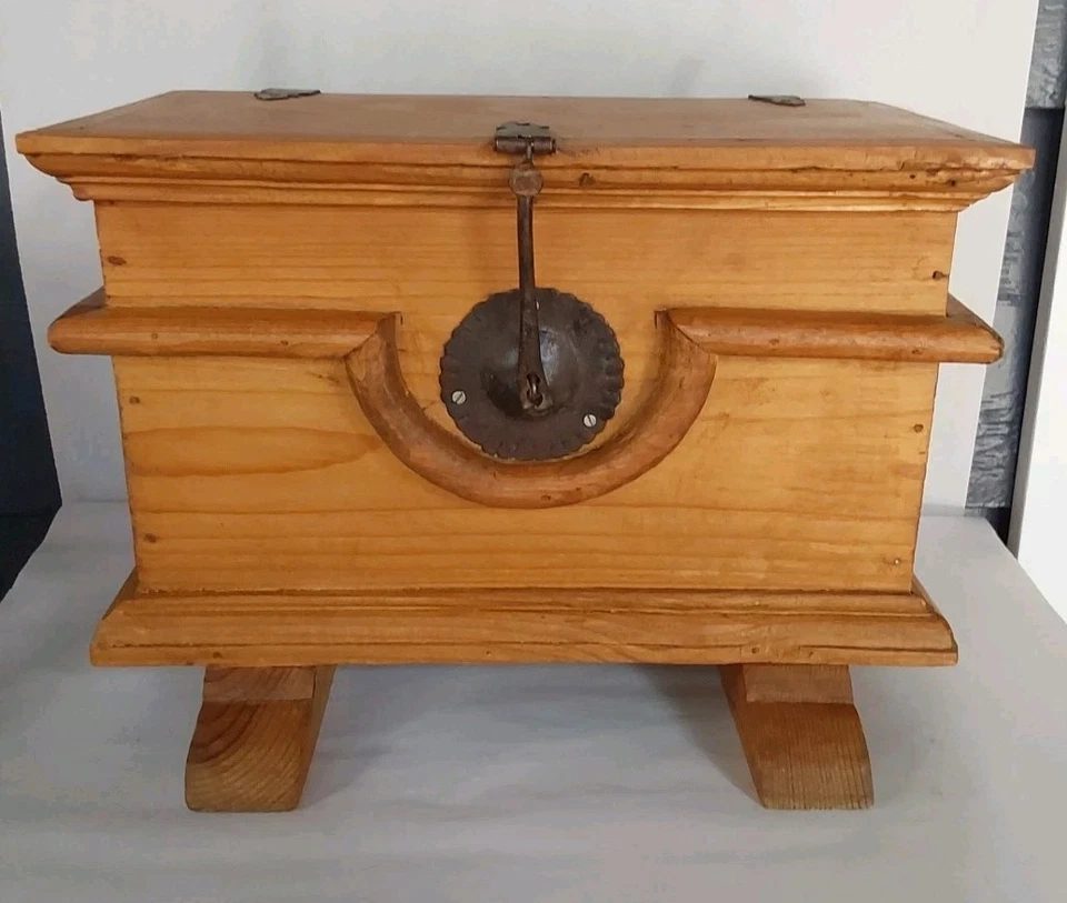 Antigua caja hecha a mano con bisagras de documentos de madera temprana - 11,5 de alto X 15 de ancho X 10,75 Foto 2 de 4