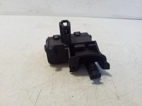Fuel tank cap lock
