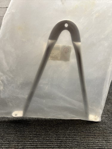 New INTERNATIONAL BRACKET 1657018C1 - Picture 2 of 5