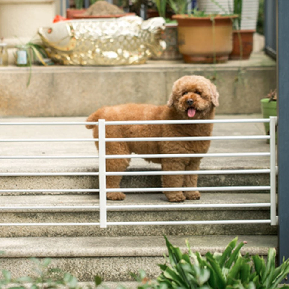 Puerta de seguridad para mascotas y gatos extra alta para caminar a través de la cerca para mascotas puerta de seguridad interior para perros ancha Foto 3 de 4