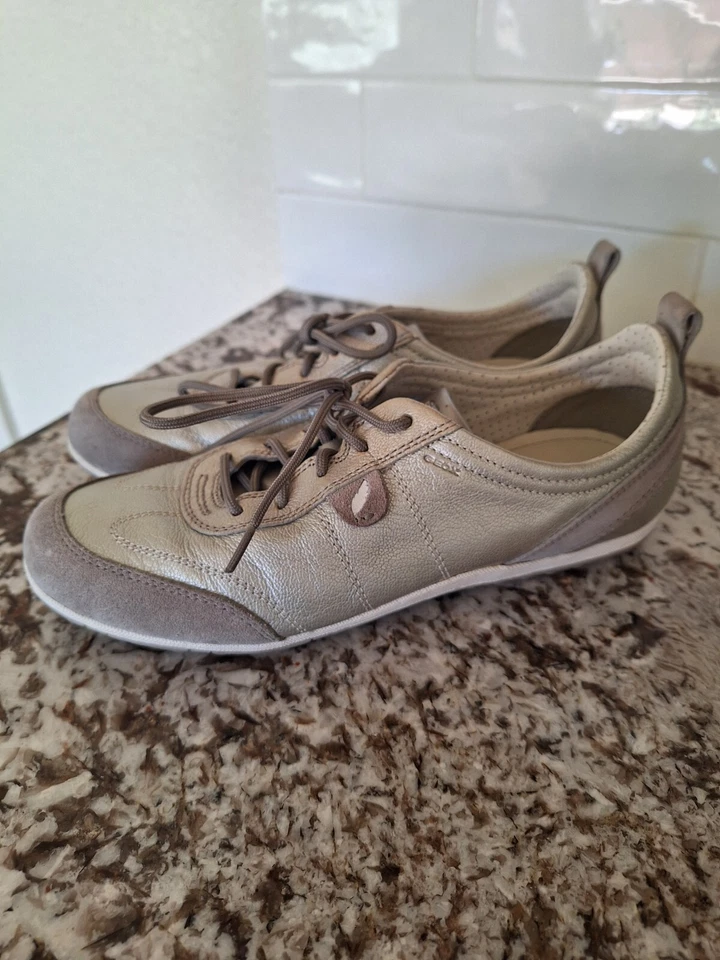 Geox women's gray leather sneakers size 38/7.5 US - Image 4 of 4