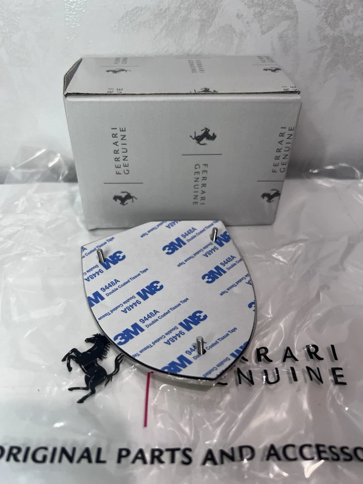 Ferrari 458 Italia Spider Speciale guardabarros escudo insignia emblema 82746100 Foto 3 de 4