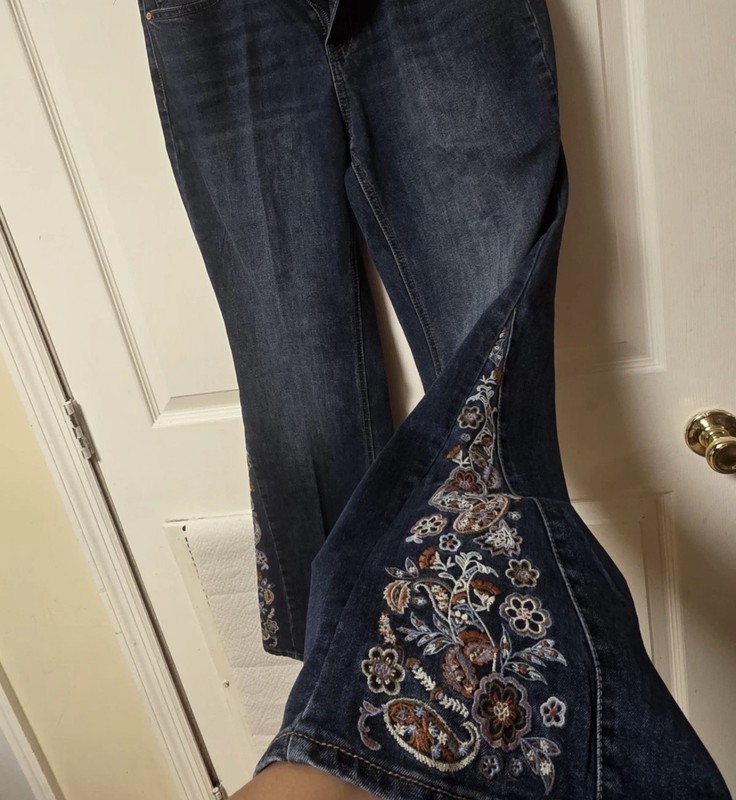 Cato Bootcut Petite Blue Denim Jeans Medium Wash Stretch Embroidered Pockets