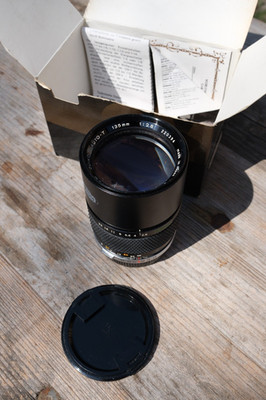 Olympus Zuiko Auto-T 135mm f/2.8 Teleobjektiv OM-System, manuelle Fokussierung