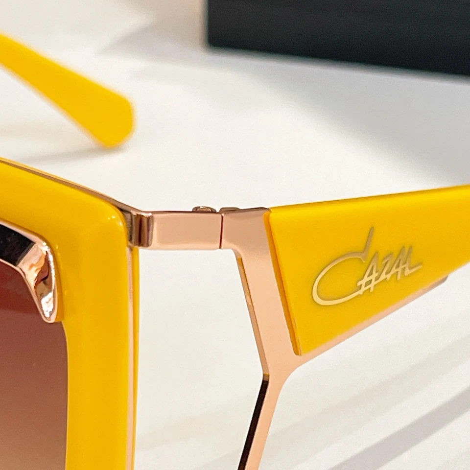 Gafas de sol unisex Cazal Square 607-COL.002 marco transparente lentes azul degradado Foto 2 de 3