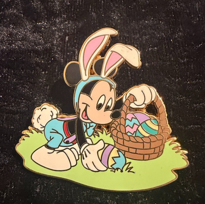 Disney Pin Mickey Easter Bunny Holiday Collection WDW DLR 2005