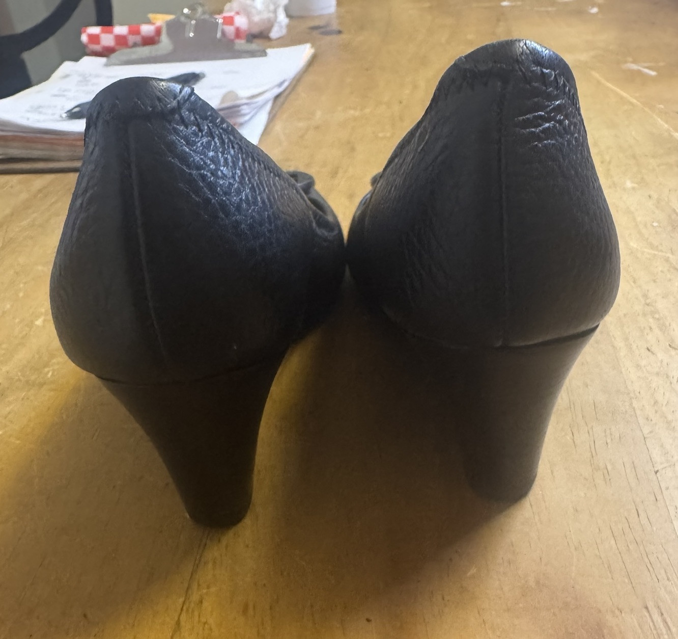 Tory Burch Womens Slip On Wedge Heel Logo Peep Toe Pumps Black Leather Sz 6 a25 thumbnail 6