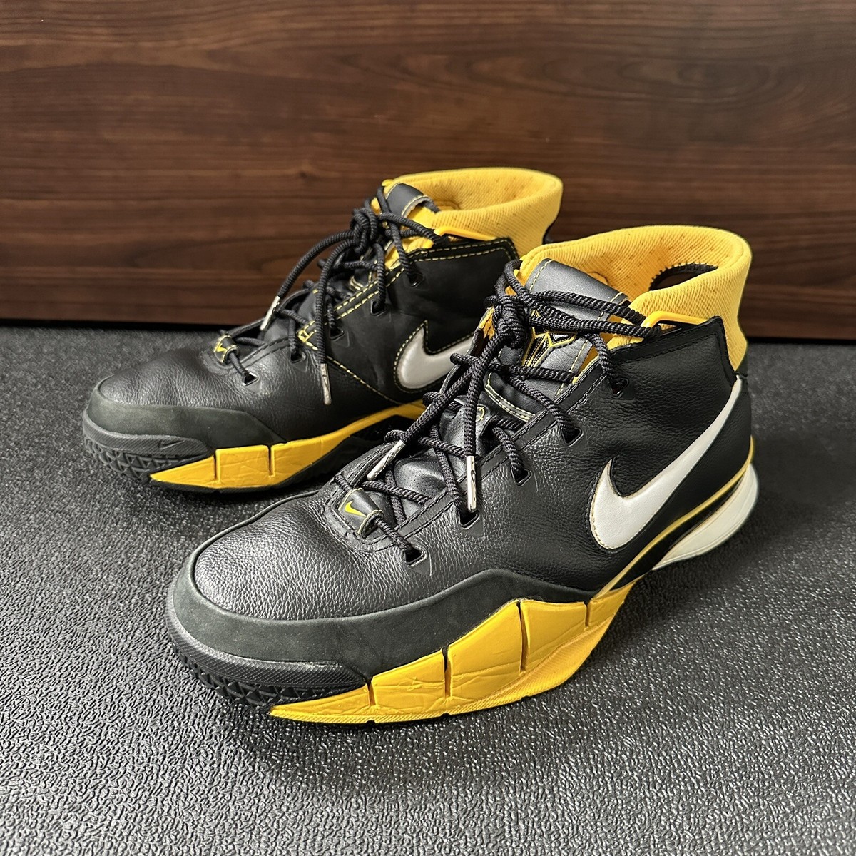 kobe 1 black yellow