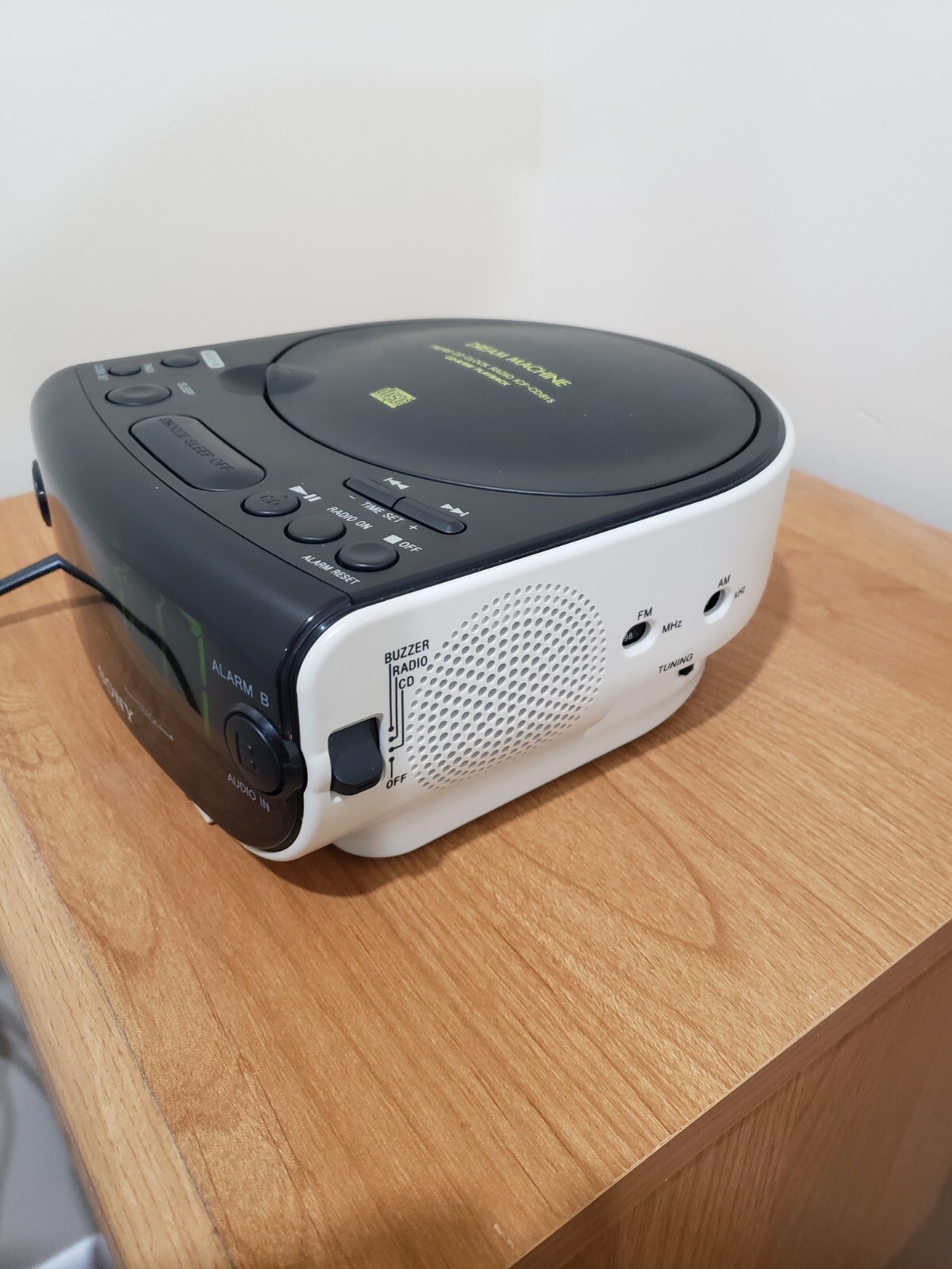 Sony Dream Machine FM/AM Radio, CD Player Dual Alarm Clock ICFCD815