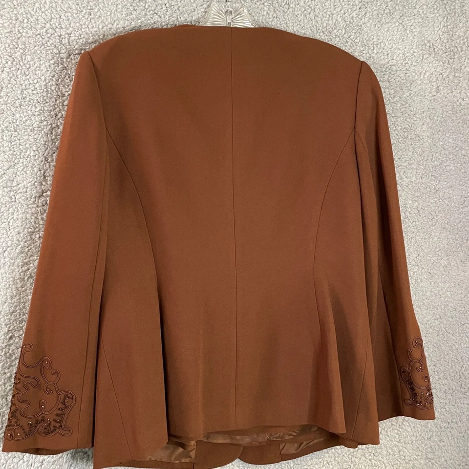 Traje Lord & Taylor’s para mujer 12P chaqueta y falda marrón sin cuello botones con cuentas Foto 4 de 4