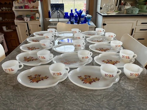 Vtg Federal Glass Co Patio Blossom Snack 14 Plates 16 Cups Milk Glass Orange/red