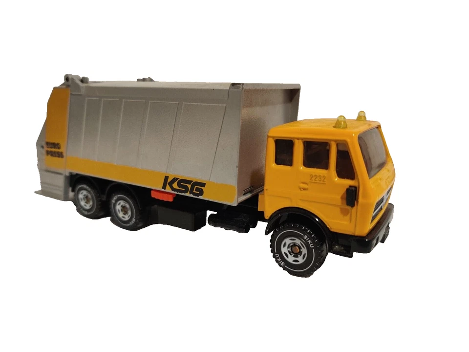 SIKU 1/55th Mercedes “KSG” EuroPress Refuse (Garbage/Waste) Truck (German) Minty - Image 4 of 4