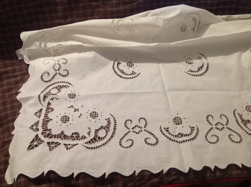 NAPPE DE TABLE ANCIENNE BRODÉE EN COTON (NPT03/23/5-20B) DECOR VINTAGE - Photo 1/3